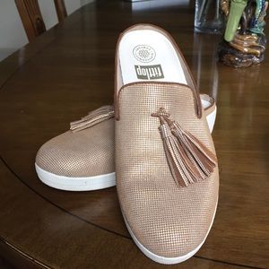 Gold FitFlop mules with tassel like new US 9